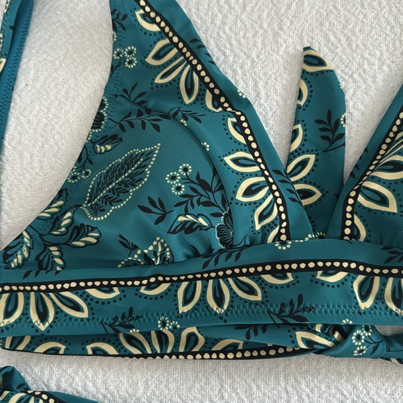 ROBIN PICCONE APOLLONIA HALTER-APOLLONIA TWIST BIKINI SET, Size X-Small,$214 - Picture 5 of 11